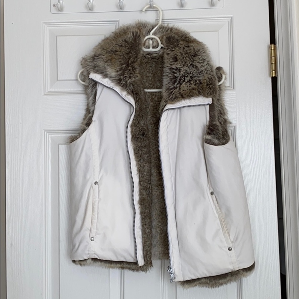 Reversible faux fur white jacket